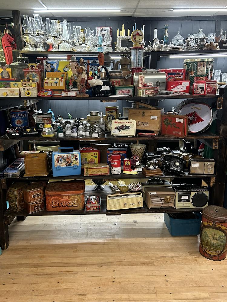 Unique thrift shop displays and home décor