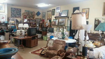 Wonderful Treasures thrift shop storefront